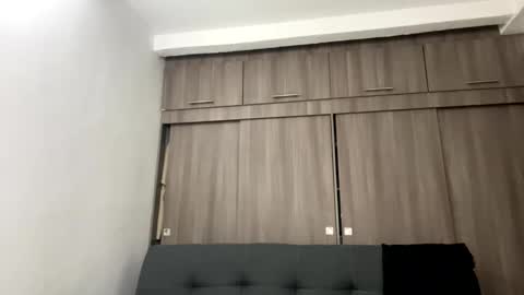 Juan Pablo-independent model online show from 9, 9, 2025