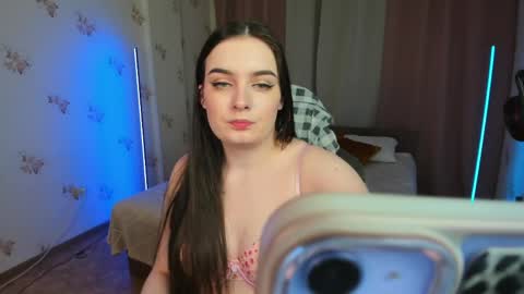  Shy Jenny  online show from 14, 5, 2026