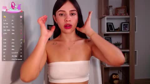 Snapshot of _smallpeach chatting on 19, 10, 2025 Lauren online show from 19, 10, 2025