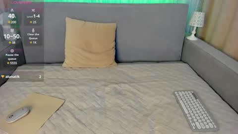 Snapshot of _smetanka_ chatting on 8, 2, 2025 _smetanka_ online show from 8, 2, 2025