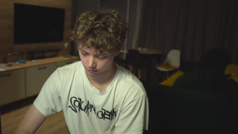 OLIVERpvt is open online show from 26, 1, 2025