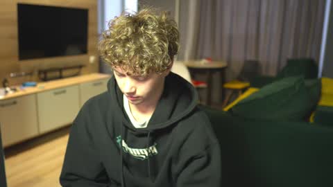 OLIVERpvt is open online show from 3, 2, 2025