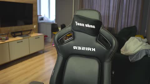 OLIVERpvt is open online show from 21, 2, 2025