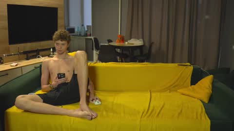 OLIVERpvt is open online show from 24, 10, 2025