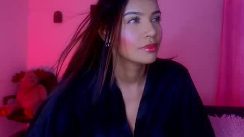   0900 p.m a 0500 a.m Colombia time UTC -5  online show from 16, 3, 2026