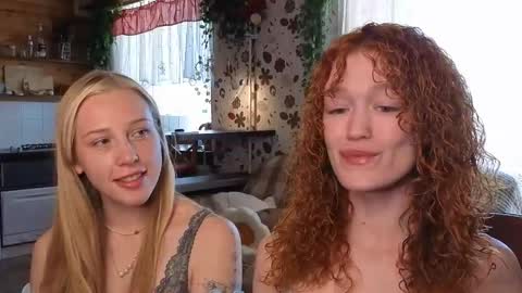 Snapshot of _sweetsky_ chatting on 19, 3, 2026 _sweetsky_ online show from 19, 3, 2026