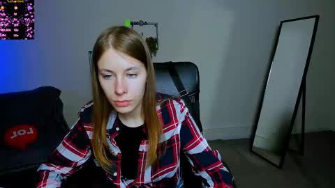 Snapshot of _tiana_moon chatting on 18, 9, 2025 _tiana_moon online show from 18, 9, 2025