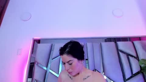 _valeria_saenz_ online show from 6, 10, 2025