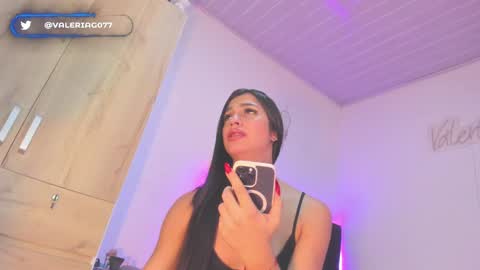 Snapshot of _valeriaa chatting on 16, 12, 2024    online show from 16, 12, 2024