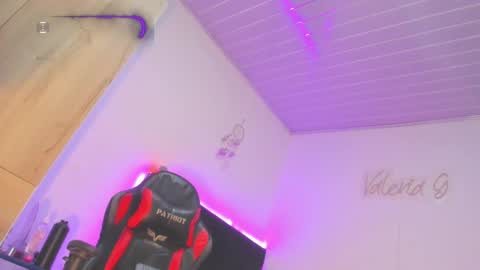 Snapshot of _valeriaa chatting on 5, 3, 2025    online show from 5, 3, 2025