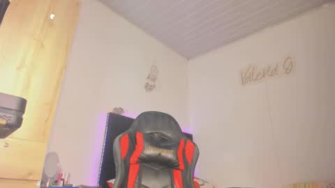 Snapshot of _valeriaa chatting on 12, 10, 2025    online show from 12, 10, 2025