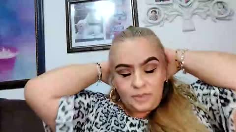 Snapshot of _valerie_rose chatting on 22, 10, 2025 Valerie online show from 22, 10, 2025