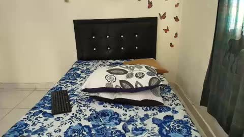 Snapshot of _victoriia_971 chatting on 8, 3, 2025 _victoriia_971 online show from 8, 3, 2025