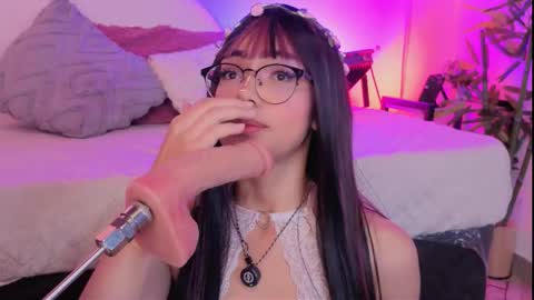 Snapshot of _viollettenoir_ chatting on 7, 3, 2026 online show from 7, 3, 2026