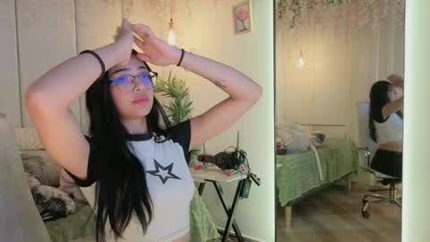 Snapshot of _viollettenoir_ chatting on 28, 3, 2026 online show from 28, 3, 2026