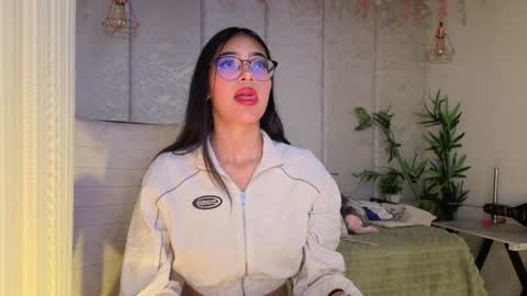 Snapshot of _viollettenoir_ chatting on 31, 3, 2026 online show from 31, 3, 2026