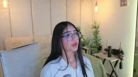 Snapshot of _viollettenoir_ chatting on 1, 4, 2026 online show from 1, 4, 2026