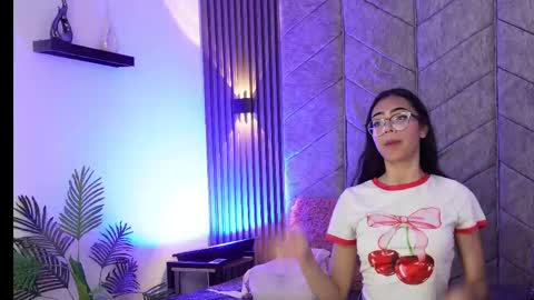 Snapshot of _viollettenoir_ chatting on 16, 4, 2026 online show from 16, 4, 2026