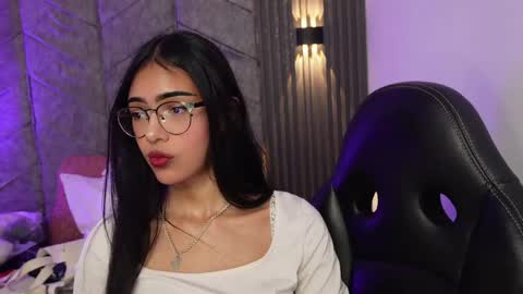 Snapshot of _viollettenoir_ chatting on 20, 4, 2026 online show from 20, 4, 2026