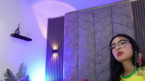 Snapshot of _viollettenoir_ chatting on 8, 5, 2026 online show from 8, 5, 2026