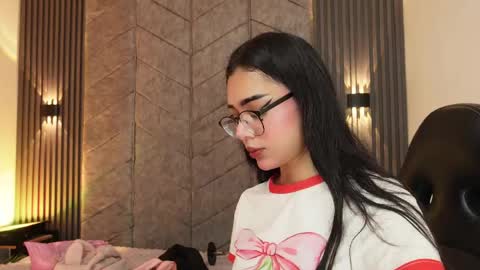 Snapshot of _viollettenoir_ chatting on 11, 5, 2026 online show from 11, 5, 2026