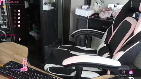 Snapshot of _viv1an_ chatting on 10, 12, 2024 Alis online show from 10, 12, 2024