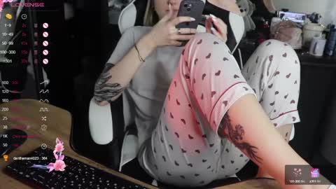 Snapshot of _viv1an_ chatting on 16, 12, 2024 Alis online show from 16, 12, 2024