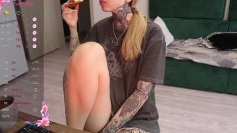 Snapshot of _viv1an_ chatting on 23, 12, 2024 Alis online show from 23, 12, 2024