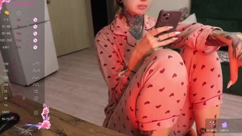 Snapshot of _viv1an_ chatting on 4, 1, 2025 Alis online show from 4, 1, 2025