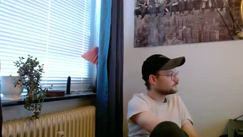 Snapshot of _whoisthatguy_ chatting on 21, 10, 2025 _whoisthatguy_ online show from 21, 10, 2025