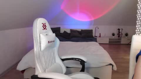 Snapshot of _yummybabes_ chatting on 18, 2, 2025 Nicole Thomas Dave online show from 18, 2, 2025