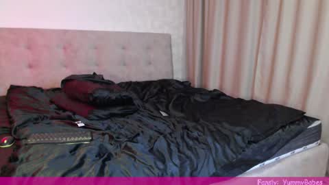 Snapshot of _yummybabes_ chatting on 5, 12, 2025 Nicole Thomas Dave online show from 5, 12, 2025