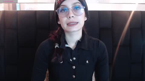 Yuyi online show from 4, 1, 2025