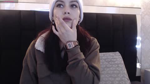 Yuyi online show from 7, 1, 2025