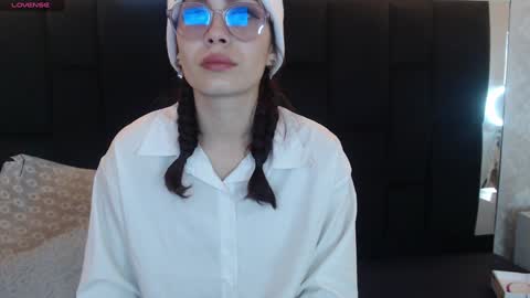 Yuyi online show from 9, 1, 2025