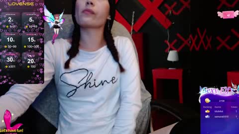 Yuyi online show from 3, 2, 2025