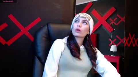 Yuyi online show from 10, 2, 2025