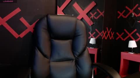 Yuyi online show from 11, 2, 2025