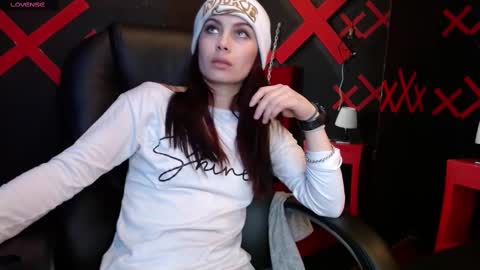 Yuyi online show from 17, 2, 2025