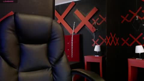 Yuyi online show from 6, 3, 2025