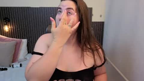 Abby Lee  online show from 9, 5, 2026
