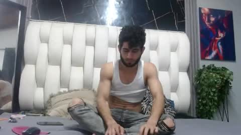 aaron_jones_1 online show from 31, 5, 2026