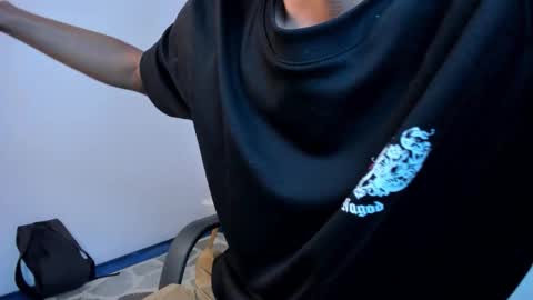 Snapshot of aaron_whitee chatting on 7, 1, 2026 Aaron online show from 7, 1, 2026