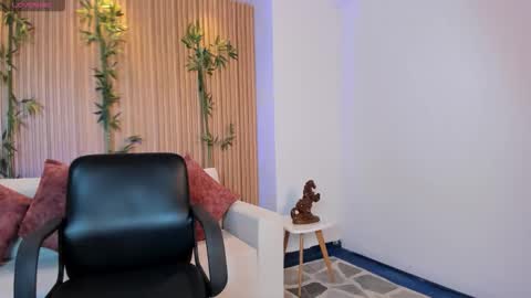 Snapshot of aaron_whitee chatting on 12, 1, 2026 Aaron online show from 12, 1, 2026