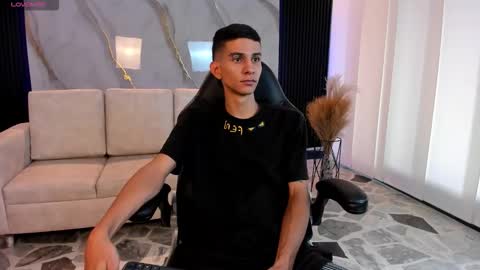 Snapshot of aaron_whitee chatting on 3, 3, 2026 Aaron online show from 3, 3, 2026