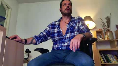 Snapshot of aaronbomer chatting on 5, 5, 2026 Aaron online show from 5, 5, 2026