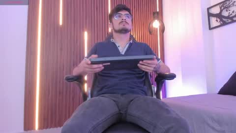 Snapshot of aaronfuentes7 chatting on 27, 9, 2025 aaronfuentes7 online show from 27, 9, 2025