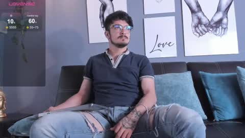 Snapshot of aaronfuentes7 chatting on 4, 10, 2025 aaronfuentes7 online show from 4, 10, 2025