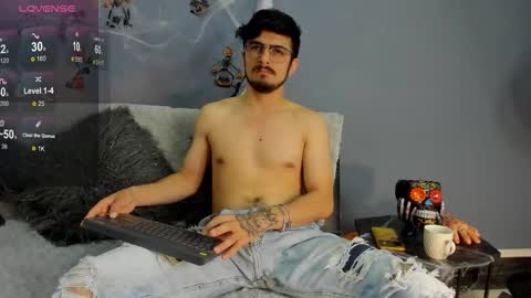 Snapshot of aaronfuentes7 chatting on 11, 10, 2025 aaronfuentes7 online show from 11, 10, 2025