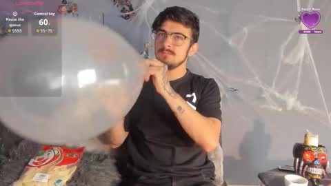 Snapshot of aaronfuentes7 chatting on 19, 10, 2025 aaronfuentes7 online show from 19, 10, 2025